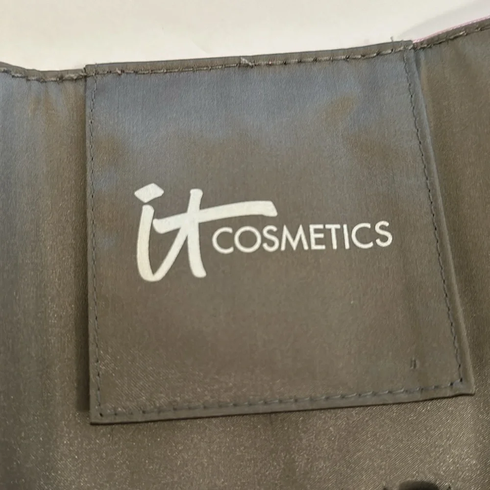 IT COSMETICS Heavenly Luxe Beautiful Basics Brush case, Created For Macy's